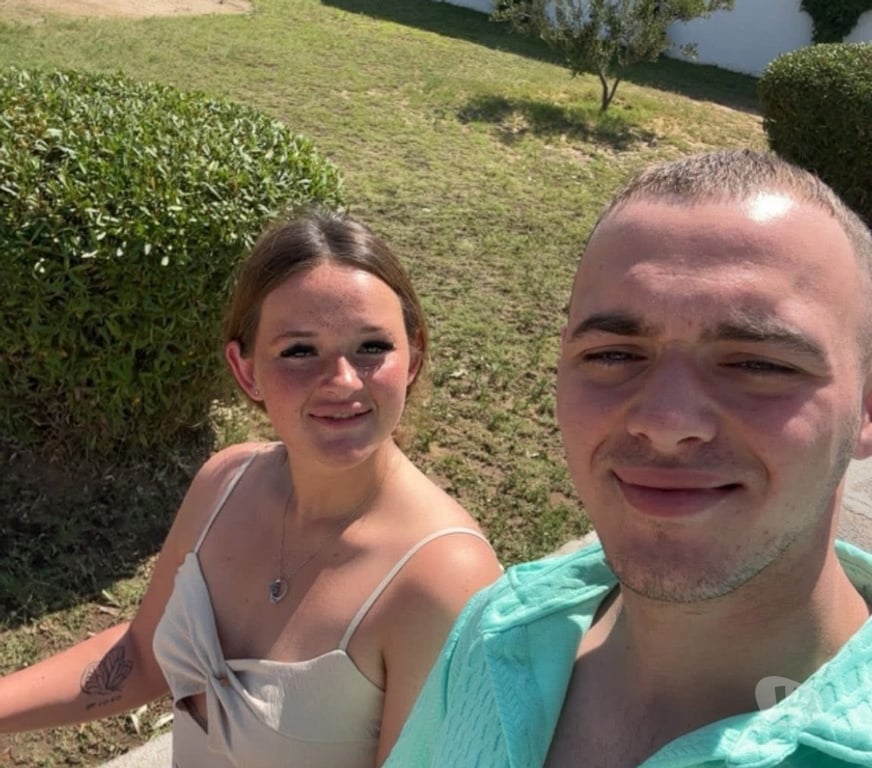 Escorts Glasgow Priesthill - Glasgow - Photos for Open-Minded Couple Looking for Like-Minded Male