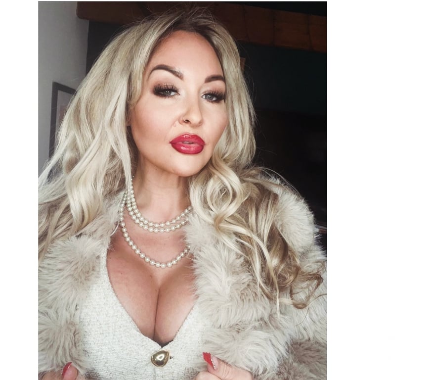 Escorts West Yorkshire Leeds - Photos for British blonde MILF
