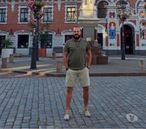 Man looking a curvy woman for regular fun