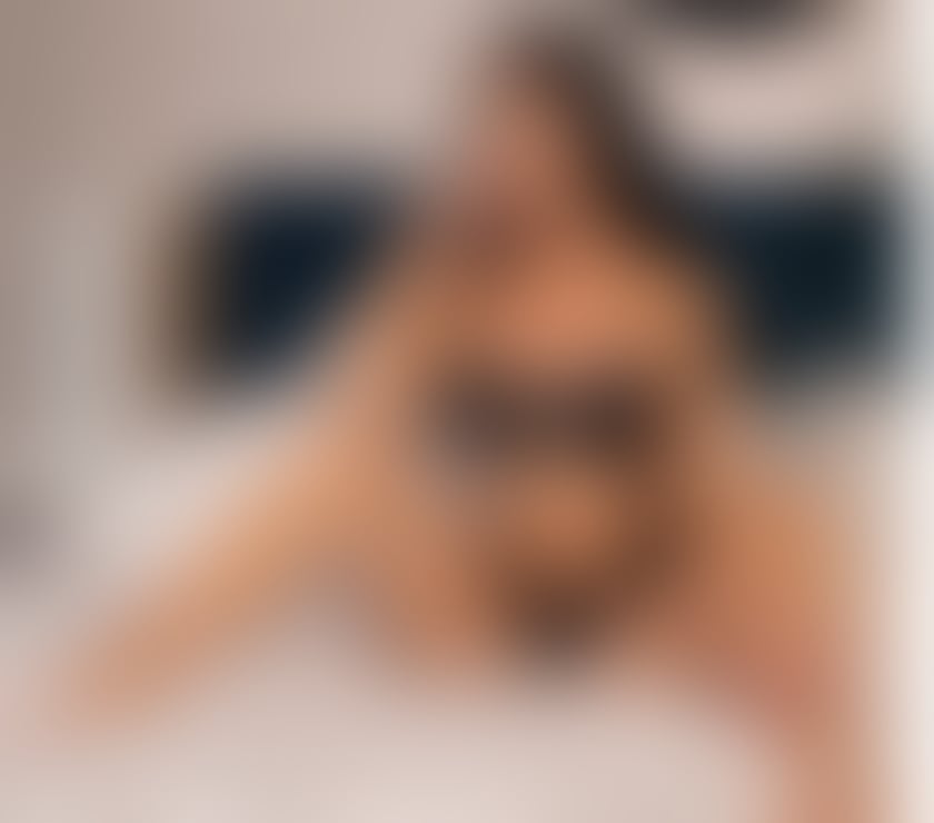 Hi, i am Selena new in town