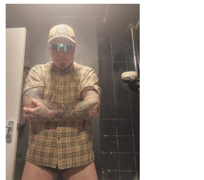 adult personals West Yorkshire Leeds - Photos for Mature Guy With Muscles and Tattoos Seeking Naughty Girls