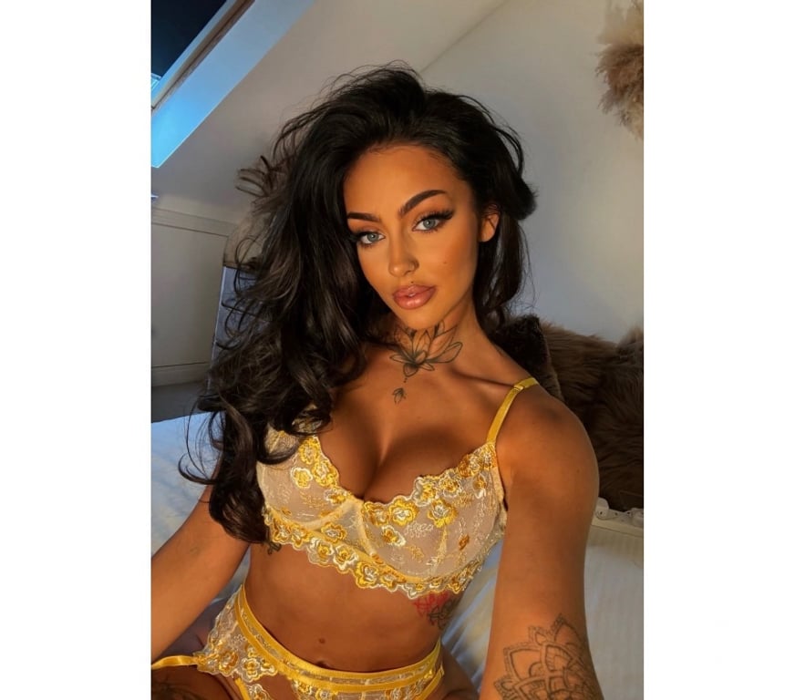 Escorts Greater Manchester Wigan - Photos for FUN AND DISCREET😈🔞 DONT MISS OUT GUYS🔞