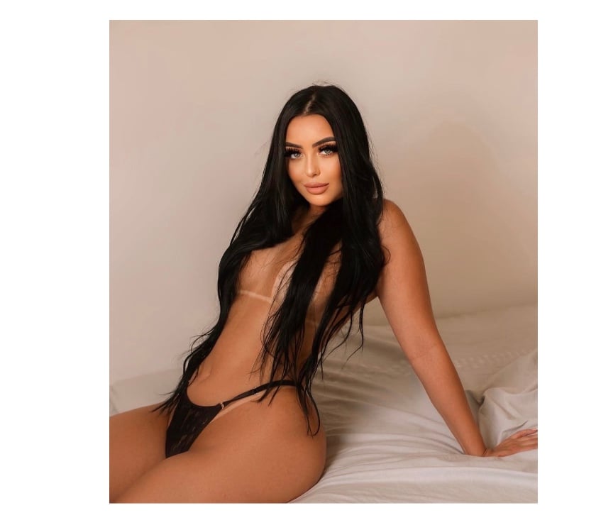 Escorts Guildford Town Centre Guildford - Photos for 🌙MIA🌙🔥Your Brazilian🔥Party Girl