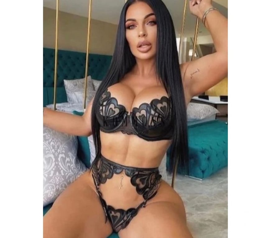 Escorts Windsor and Maidenhead Cookham - Windsor and Maidenhead - Photos for 💎 Stunning Brunette💋Big Curves – Brentford Outcalls