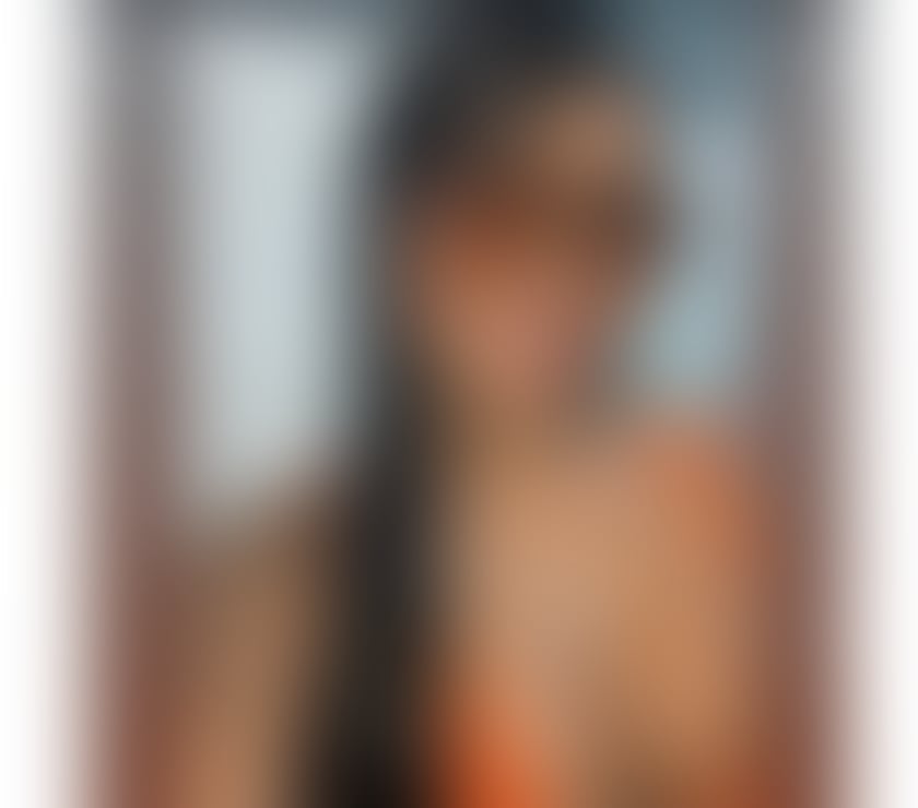 Hot brunette 🔥naughty