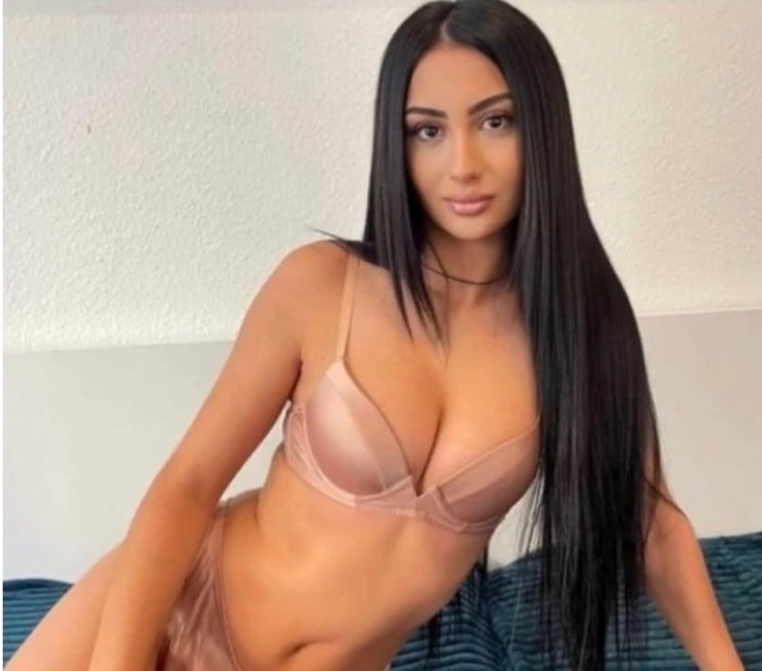 Escorts Wigan Town Centre Wigan - Photos for Sexy Brunnet in town Only Outcall Video Call