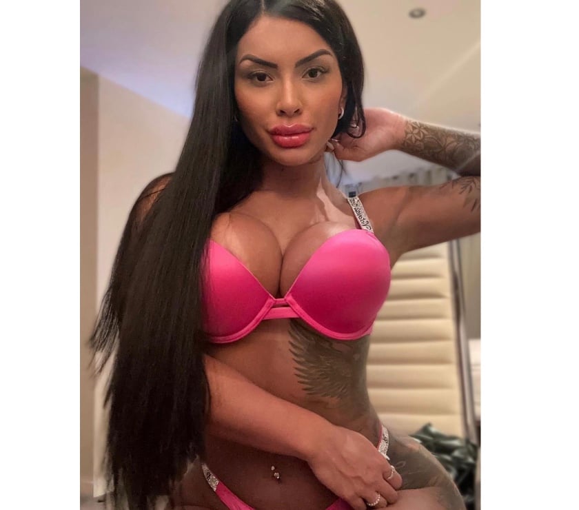 Escorts Oxfordshire Oxford - Photos for Larissa party girl stunning Brazilian brunette