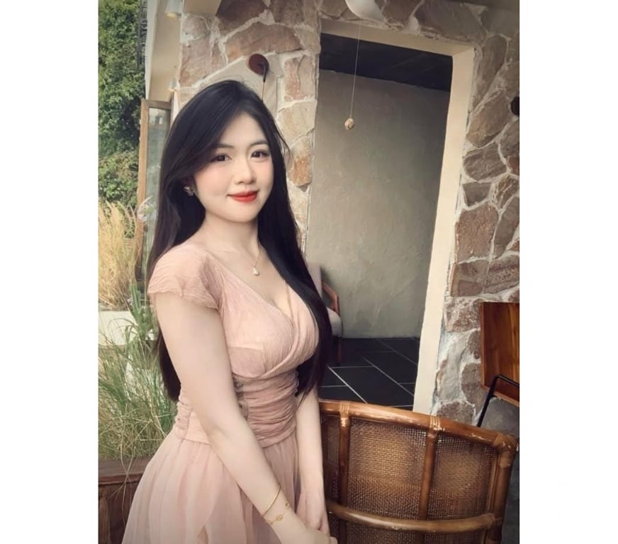 Escorts Surrey Runnymede - Photos for Full body relaxing deep tissue massage