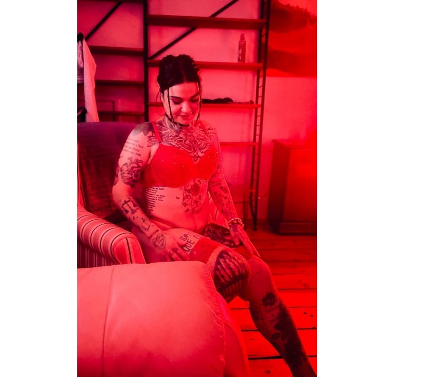 Escorts South East London Lambeth - South East London - Photos for Nina NEW IN TOWN! Professional Therapist and DOMI_NATRIX!