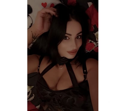 Escorts Low Moor Bradford - Photos for Hey hot brunette here just for you ❤️💦😜