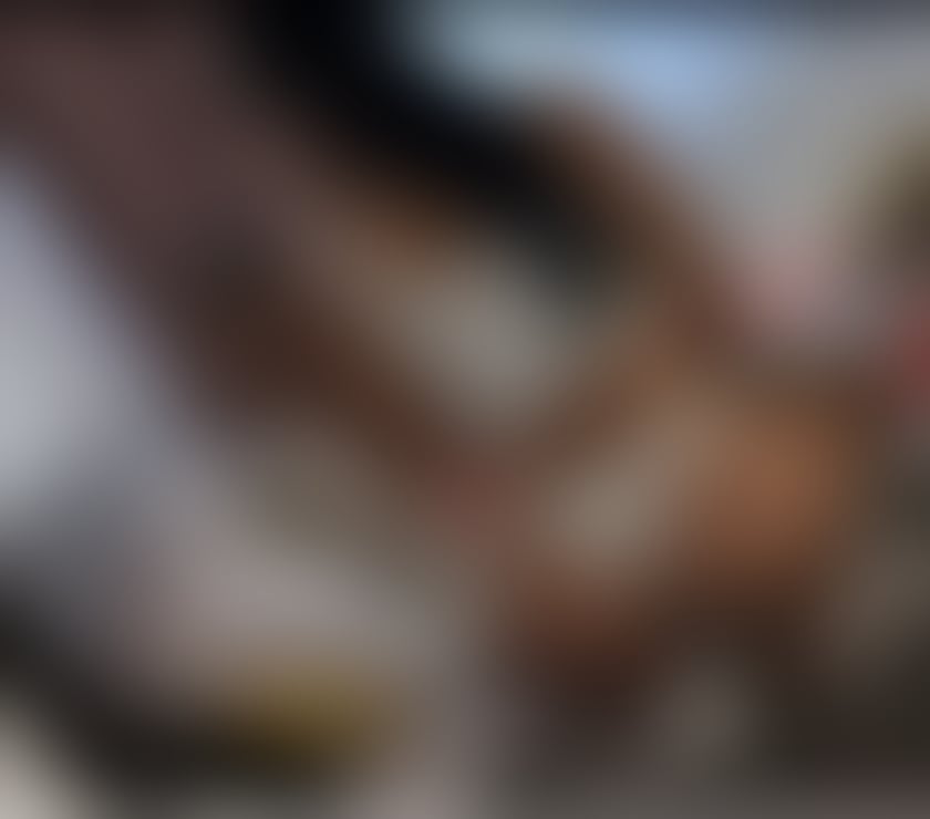 😘New in TOWN BOOK NOW 😘