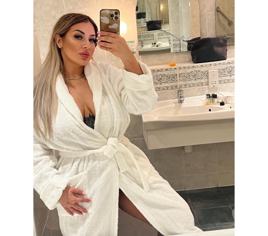 Escorts South West London Kensington - South West London - Photos for Best 🧡🖤experience in your area. Genuine and naughty!