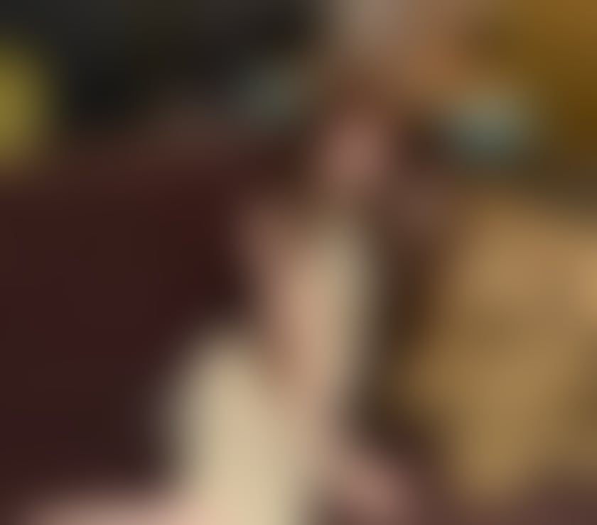 ❤ ❤An Asian girl with warm smile greetings to all