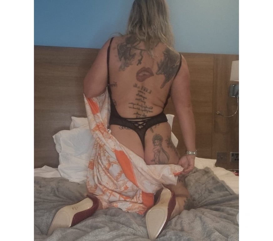 Escorts West London Edgware Road - West London - Photos for Posh Polish Blue Eyes