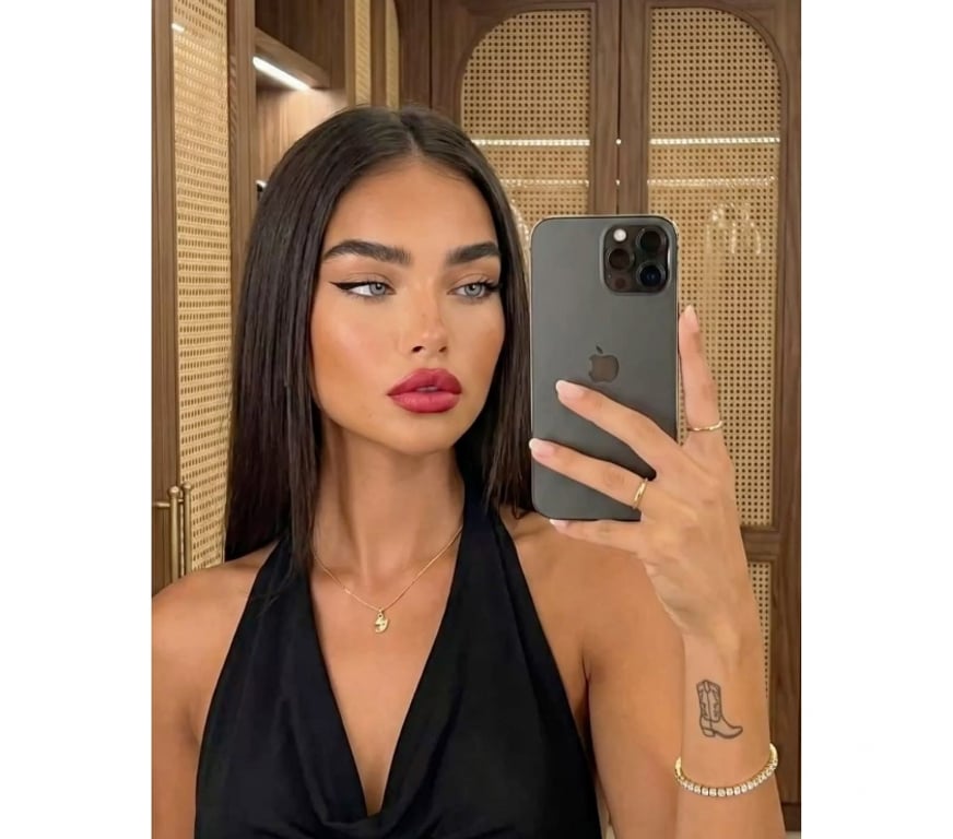Escorts Central London Mayfair - Central London - Photos for Mira — Classy Charm, Soft Passion 🌙💎