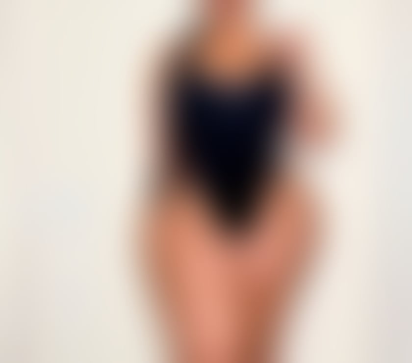 SEXY BLONDE GABRIELLA