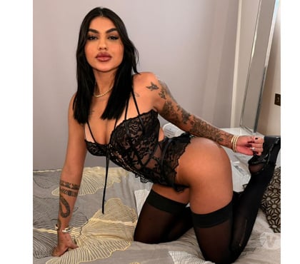 Escorts Canary Wharf Station East London - Photos for JULIE BRUNETTE PARTY GIRL 💦