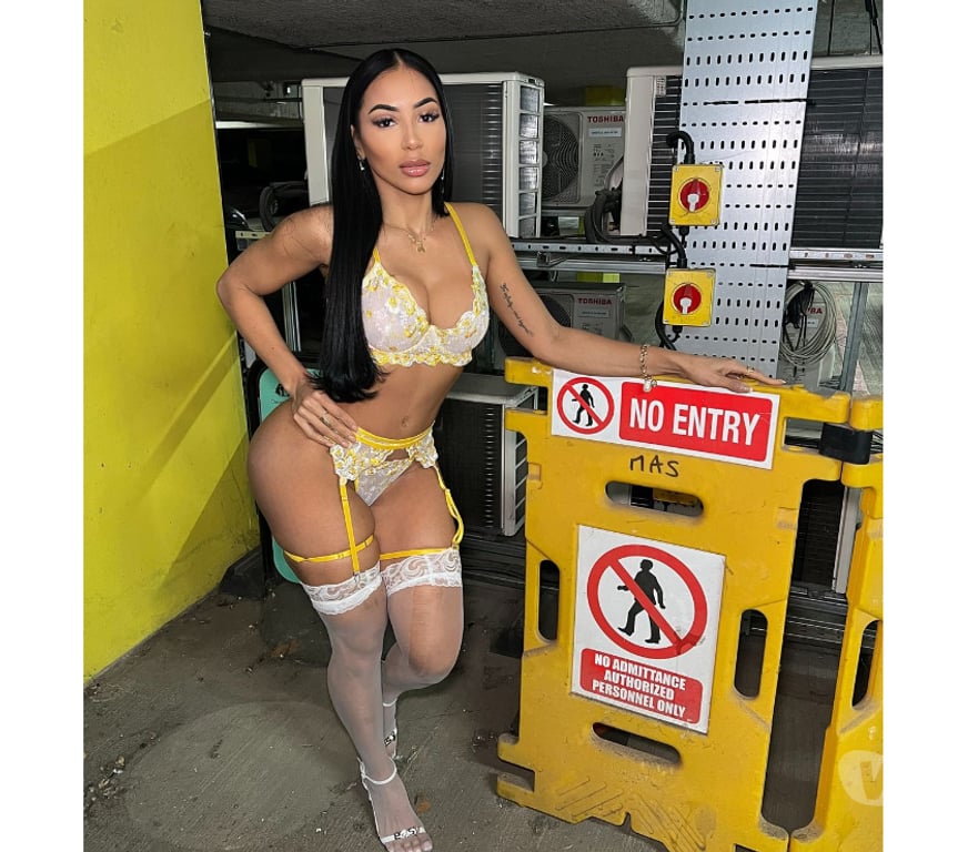 Escorts Edinburgh Edinburgh - Edinburgh - Photos for aisha Milano sweet and angelic brunette new in the town