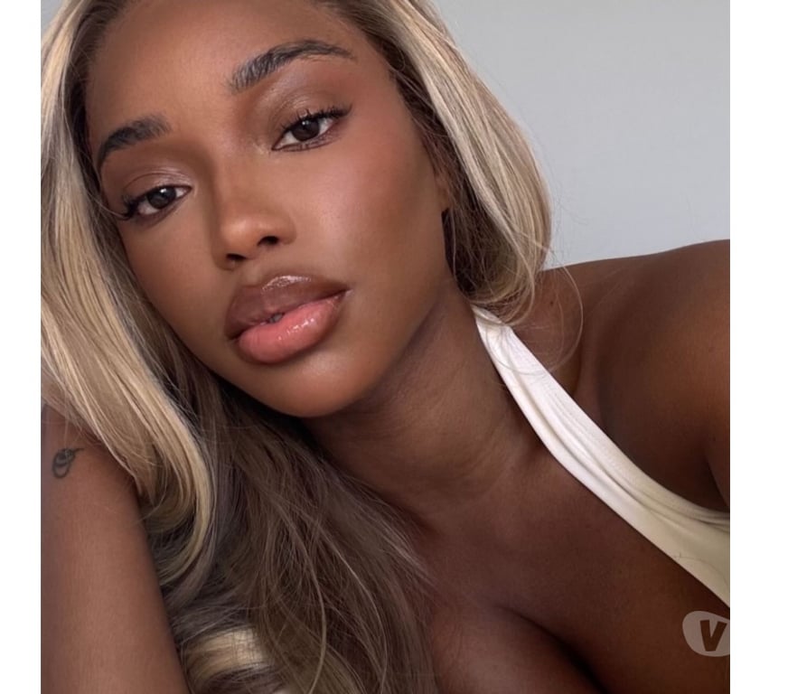 Escorts Greater Manchester Salford - Photos for Charm and Elegance in Every Curve