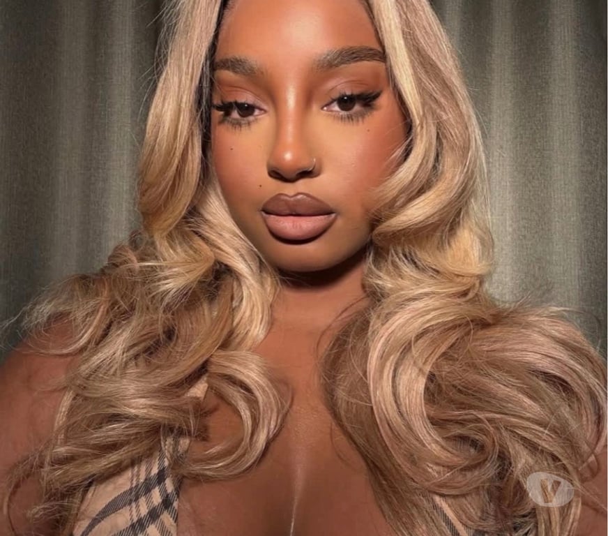 Escorts Greater Manchester Salford - Photos for Charm and Elegance in Every Curve