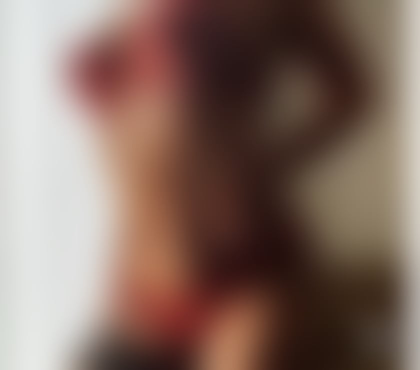 HOT ASS MILF ENGLISH BRUNETTE FOR YOUR PLEASURE