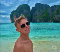 Fun, Flirty & Full of Good Vibes