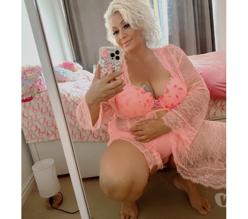 Escorts East London Goodmayes Station - East London - Photos for Amanda Horny Milf big natural boob's gfe massage relax