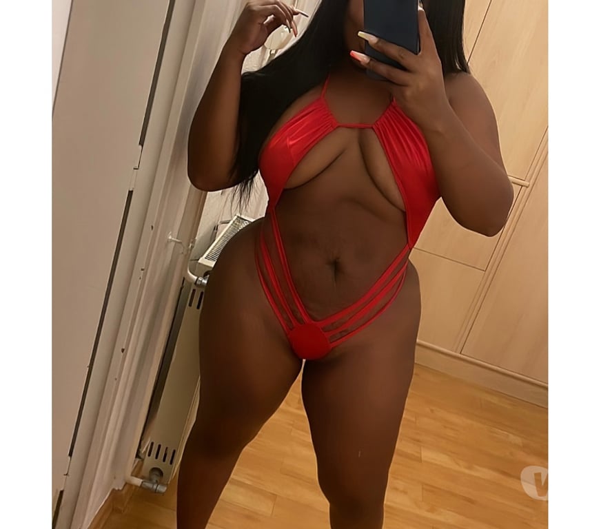 Escorts West Yorkshire Leeds - Photos for Sexy hot brunette party girl in Leeds