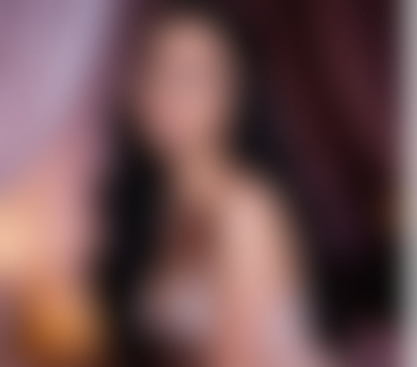 EVELYN🎁NEW IN TOWN FOR 1 WEEK❤️