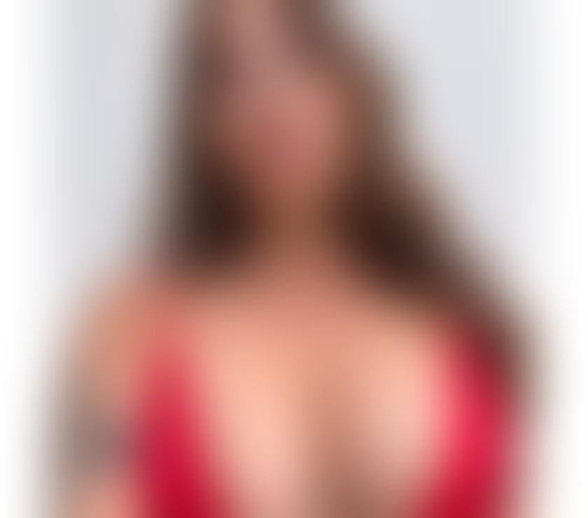 SARAH 🇧🇷 Brazilian Beauty PARTY VIBES 🥂🍑