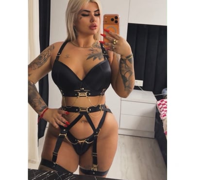 Escorts Luton Town Centre Luton - Photos for 🩷Aryana🩷NEW IN TOWN❤️PARTY GIRL 🍑BIG ASS