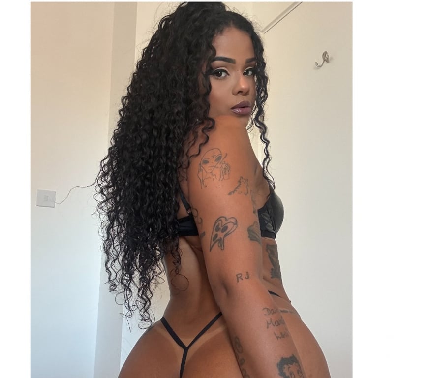 Escorts Barking and Dagenham Barking - Barking and Dagenham - Photos for Gabriela, a slim brunette with curly hair.🇧🇷