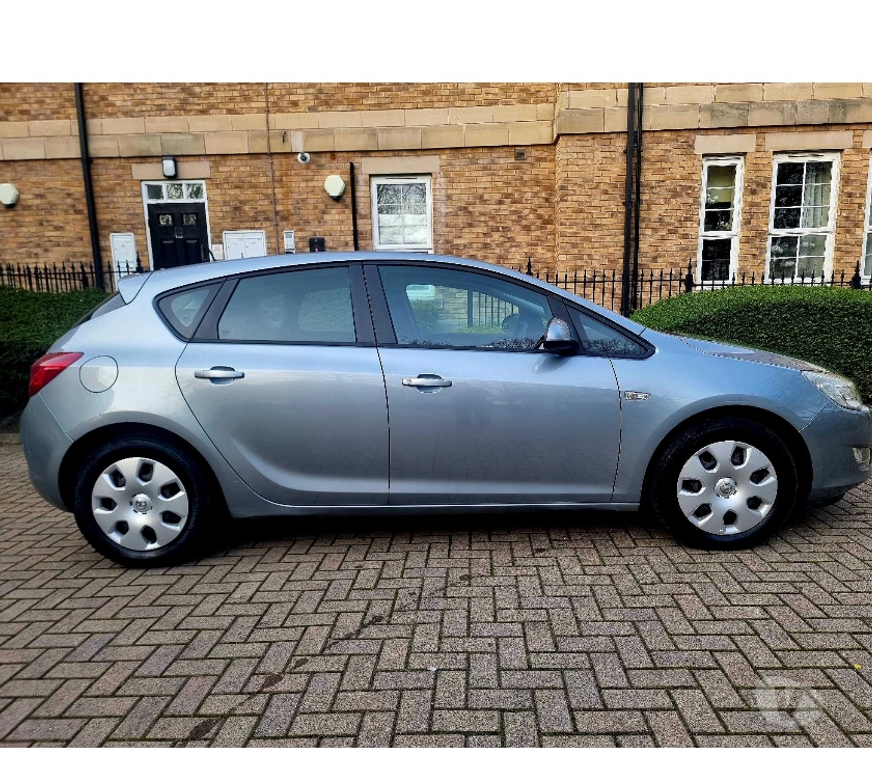 used cars for sale West Yorkshire Wakefield - Photos for 2010 vauxhall astra 16v exclusiv