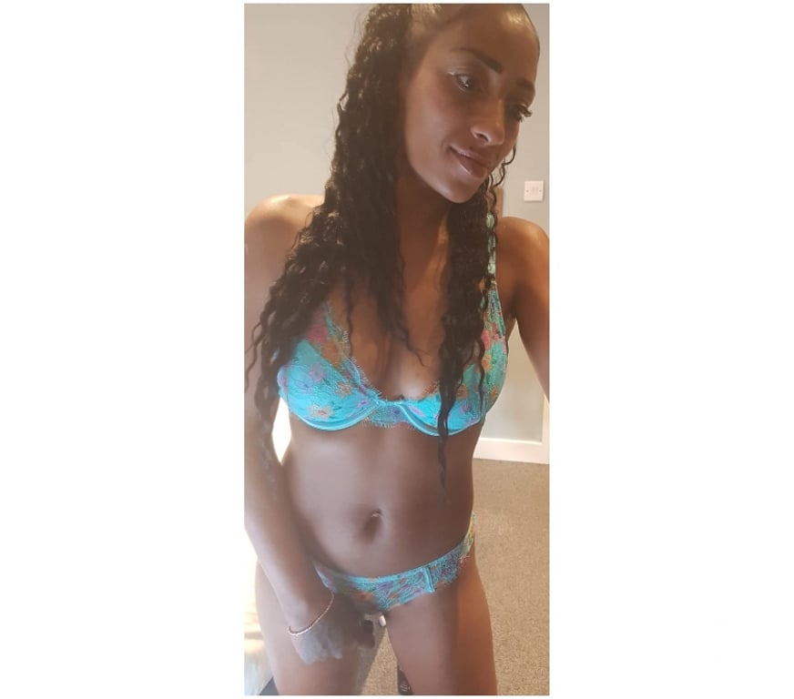 Escorts Nottinghamshire Nottingham - Photos for Roxy B, back in town. British. Keen to please
