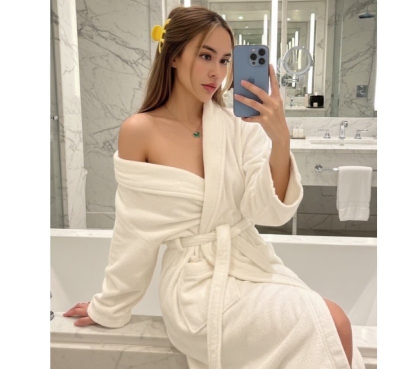 Photos for Genuine petite Thai beauty