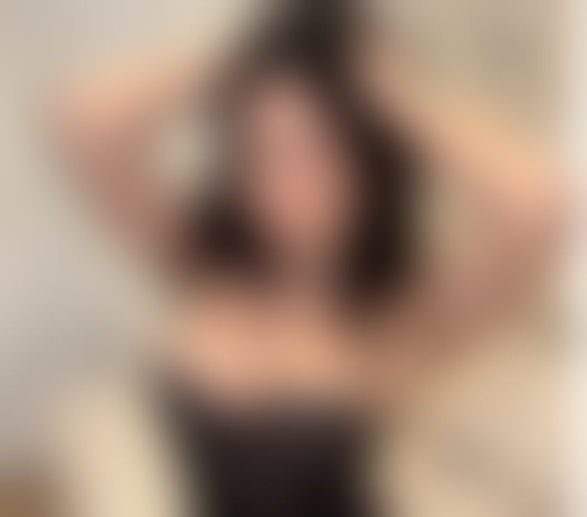 BEAUTIFUL BRUNETTE 😍 CALM, SWEET AND FULL OF CHARM ✨