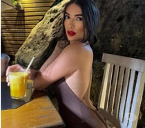 SEXY BRUNETTE WITH A CALM AND IRRESISTIBLE CHARM 😈✨