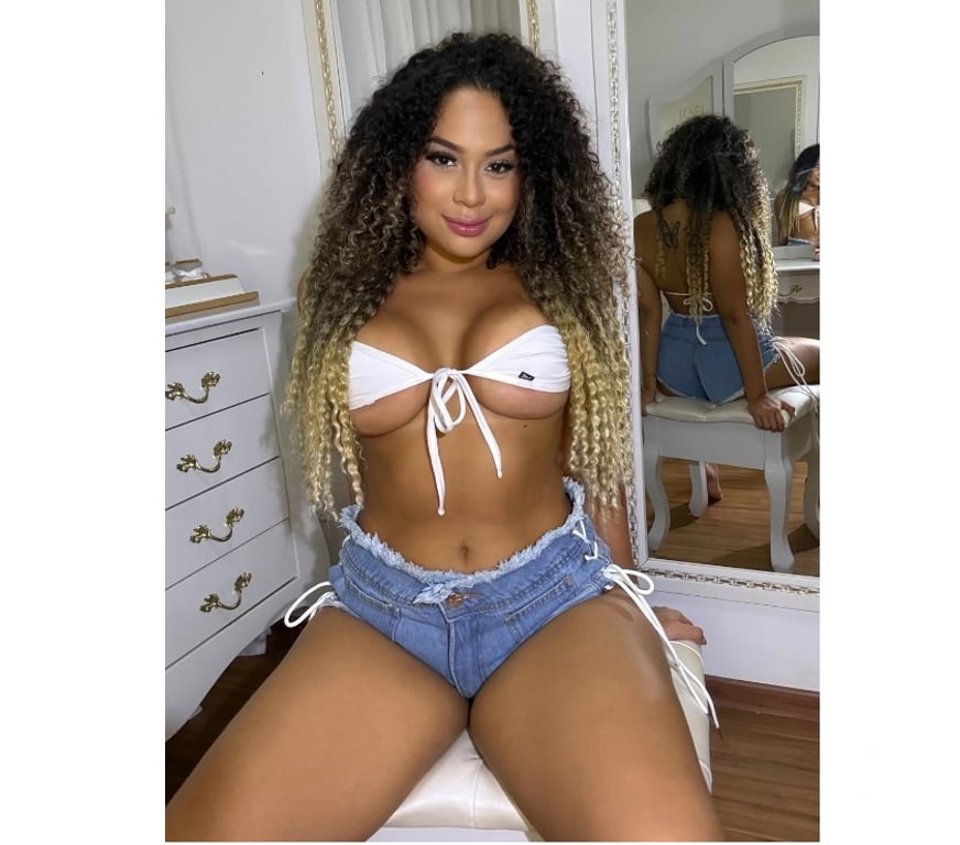 Escorts West London Paddington - West London - Photos for Julia Charm and Unforgettable Moments