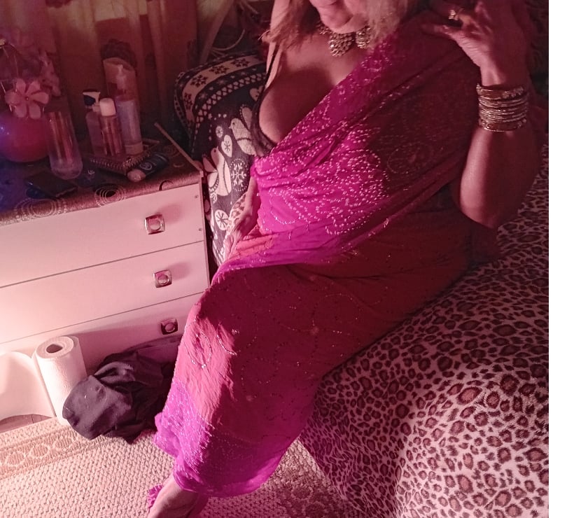 Escorts Twickenham Richmond upon Thames - Photos for INDIAN MASSAGE ESCORT SUPER HOT 🔥 5 STAR 🌟