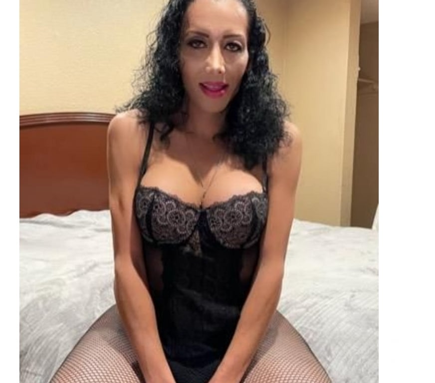 Trans Escorts Cardiff Cardiff City Centre - Cardiff - Photos for I am sensual and affectionate in touch.