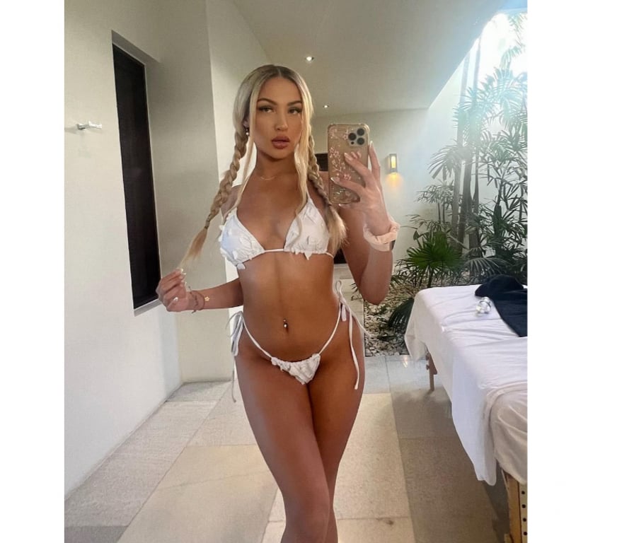 Escorts West Sussex Crawley - Photos for 🍑NEW IN TOWN🎉🎉 PARTY GIRL🍆