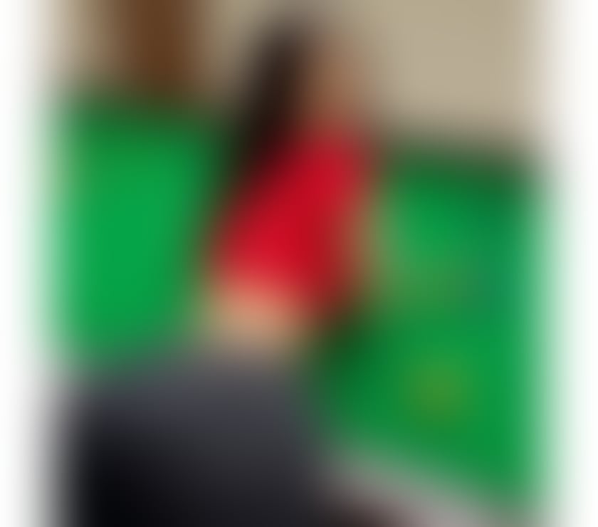 SEXY BRUNETTE NEW IN TOWN