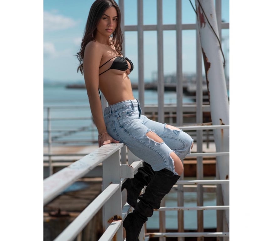 Escorts South East London Borough - South East London - Photos for Brazilian beauty, masseuse, and very hot.