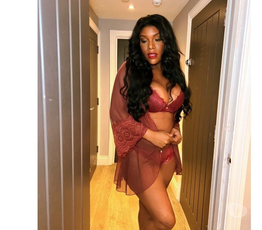 Escorts Shropshire Telford and Wrekin - Photos for Sorayah black ebony girl party 🎉🥳