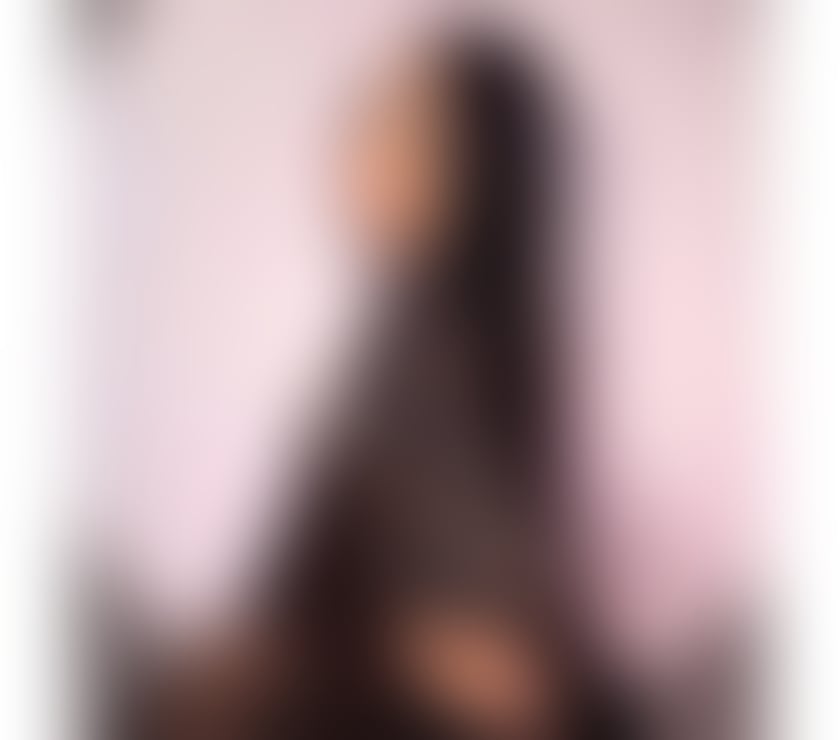 ✨ LONG-HAIRED BRUNETTE 🔥 SEXY & ELEGANT 😘