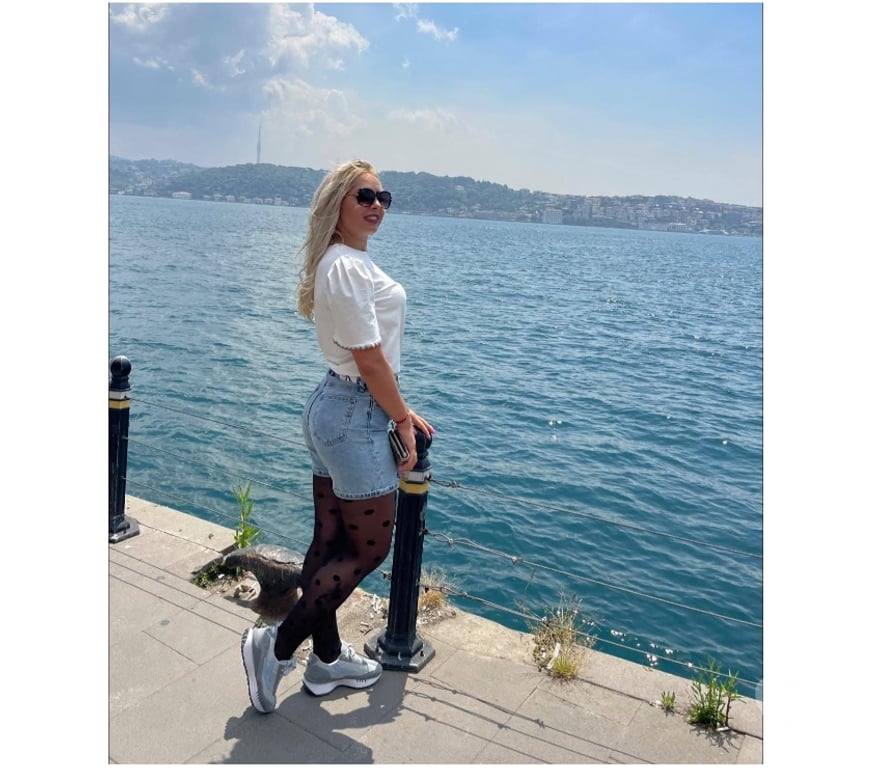 Escorts Bedfordshire Central Bedfordshire - Photos for HERE FOR A WEEK ONLY👑VIP PARTY GIRL💋