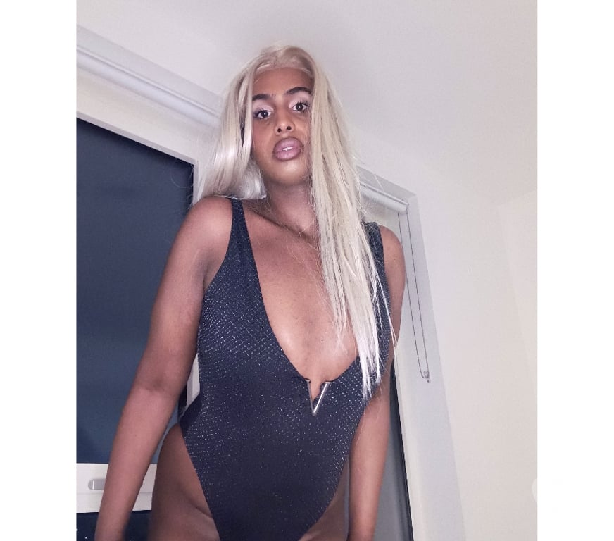 Trans Escorts West London Hillingdon - Photos for Curvy Fun Naomi Here For You