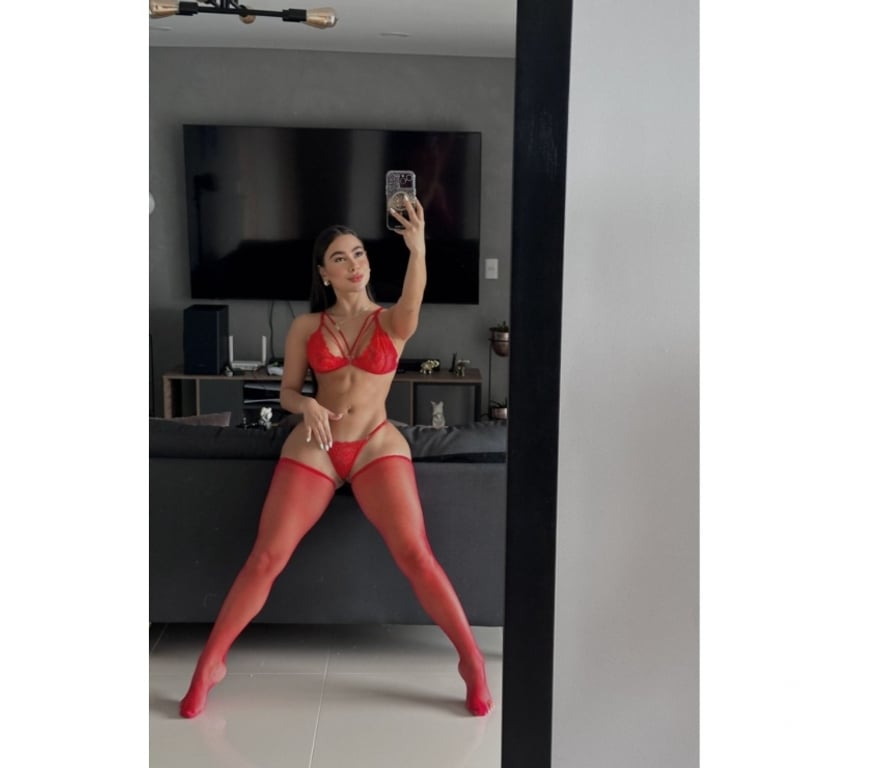 Escorts East London Canary Wharf - East London - Photos for HOT🍓MOMENTS WITH ME🍓PLAYFUL EMMA🍓