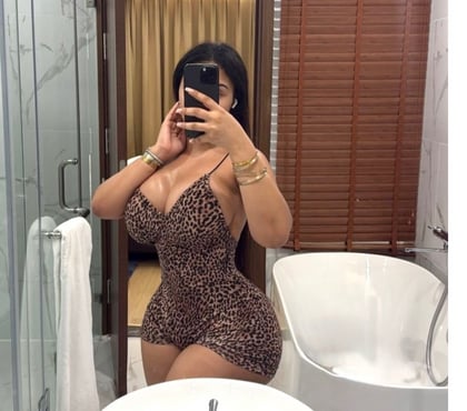  Escorts Leeds City Centre Leeds - Photos for Elegance, curves, and a captivating gaze🔥🔥