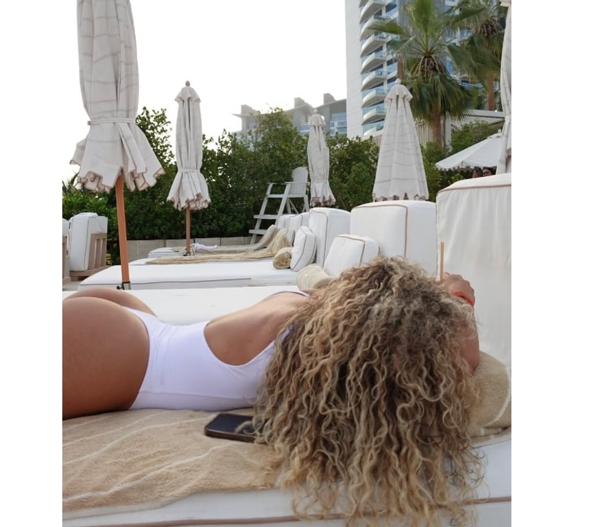 Escorts Surrey Runnymede - Photos for Tantric massage , Dip tissue with Laura